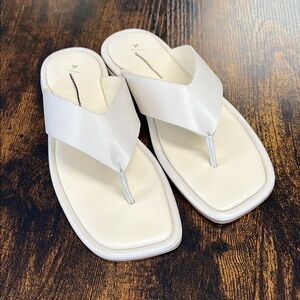 Anthropologie Cream Thong Sandals NIB SIZE 6US/36EU